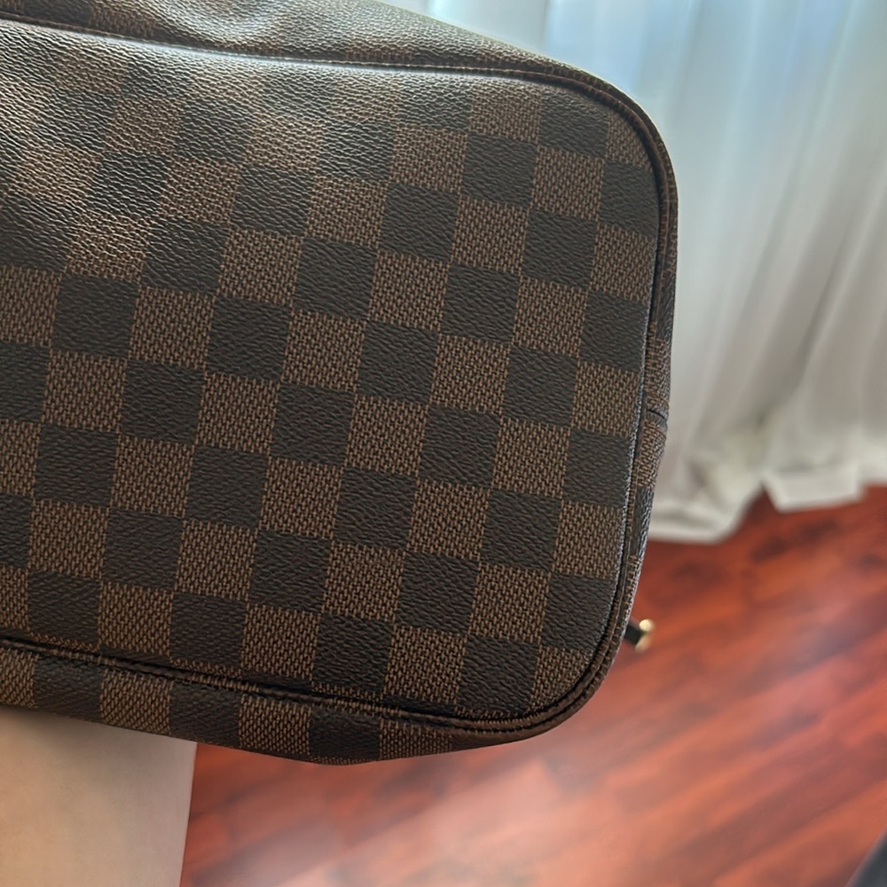 Louis Vuitton MM Neverfull - Picture 10 of 14